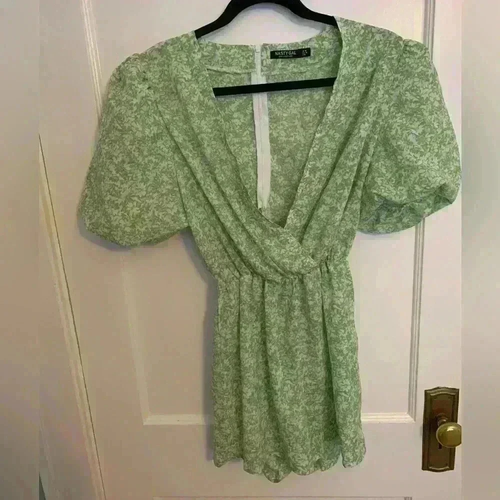 Nasty Gal Green and White Floral Romper, Womens Size 6 boho festival concertcore - Picture 2 of 12